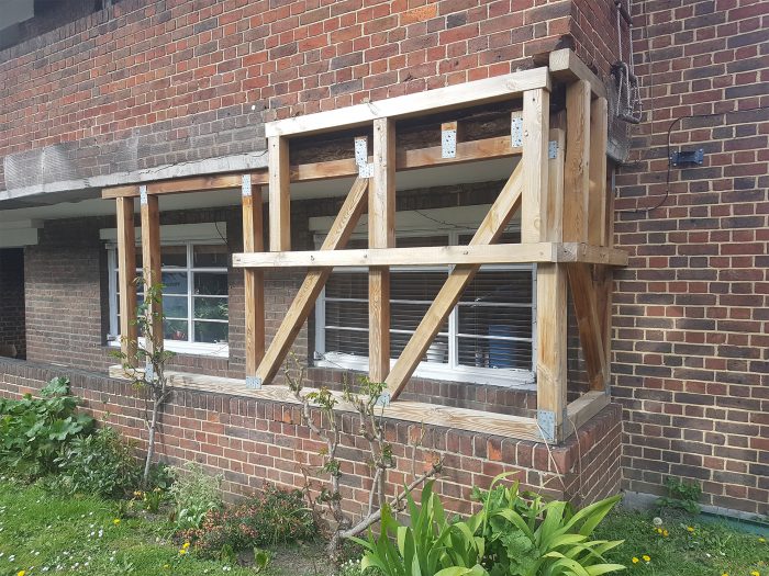 Exterior corner buttressing